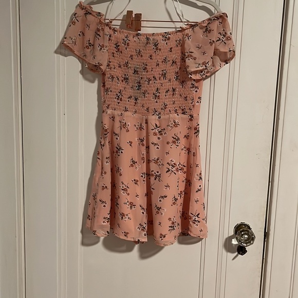 Lulus “in the meantime floral print off the shoulder romper” in light pink - Picture 5 of 5